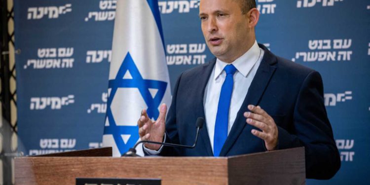 Bennett descarta "cambio de gobierno" y reanuda conversaciones con el Likud