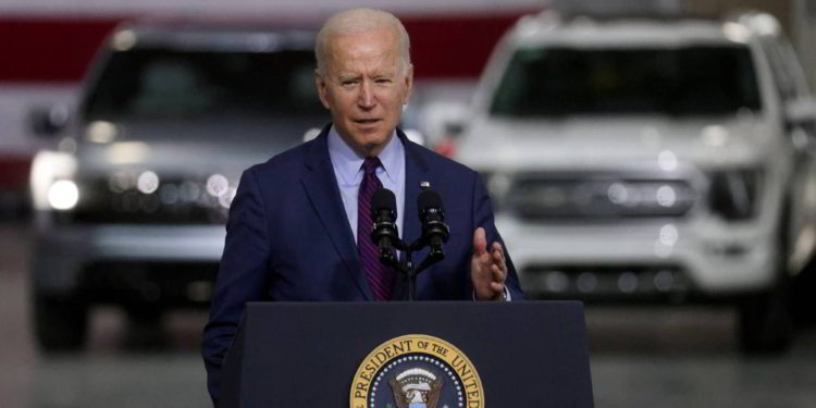 Biden pide a los servicios de inteligencia de EE.UU. que investiguen el origen del COVID-19