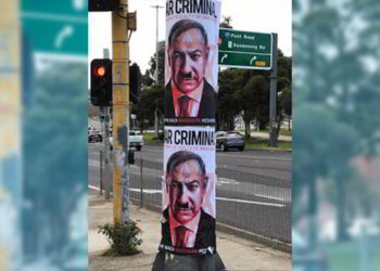 Carteles de Netanyahu con bigote de Hitler en Australia
