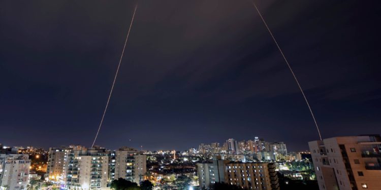 Cohetes de Gaza activan la Cúpula de Hierro de Israel