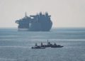 Disparos de advertencia de EE.UU ante barcos iraníes en el Estrecho de Ormuz