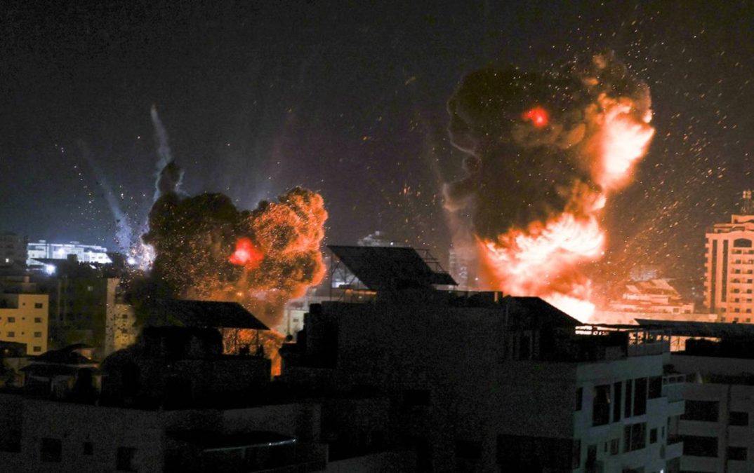 Imágenes: Las FDI llevan a cabo intensos ataques nocturnos contra Hamás en Gaza