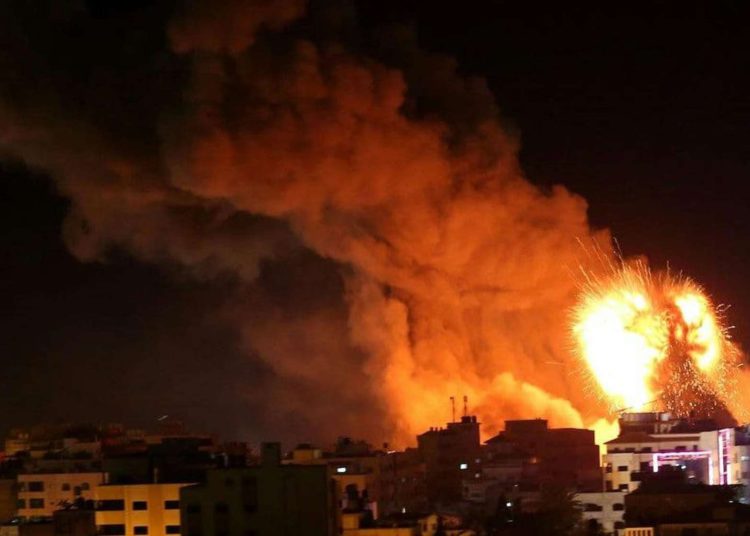 Israel ataca a Hamás en Gaza tras un ataque incendiario con globos