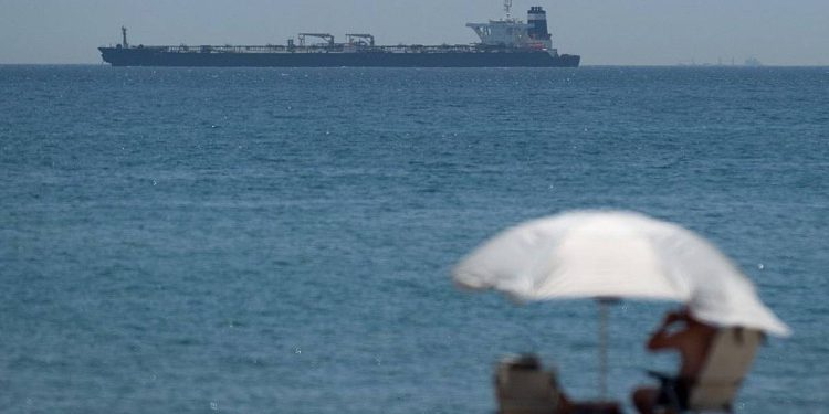 Informe: EE.UU. se apoderó del crudo iraní frente a las costas de los Emiratos Árabes Unidos y lo vendió por $110 millones