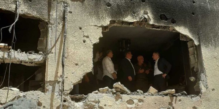 Heiko Maas de Alemania visita edificio atacado Hamás con cohetes