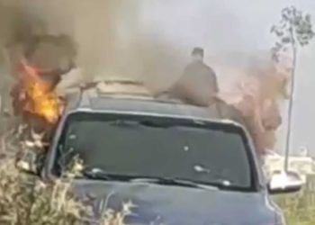 Árabes incendian vehículo utilizado en ataque terrorista