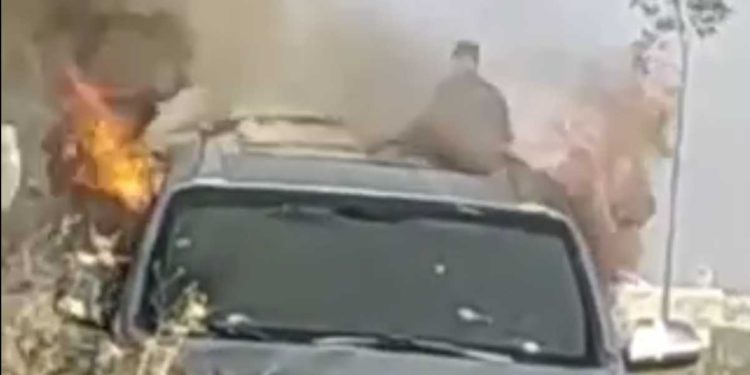 Árabes incendian vehículo utilizado en ataque terrorista