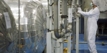 OIEA: Reservas de uranio enriquecido de Irán es 16 veces mayor que el límite del acuerdo
