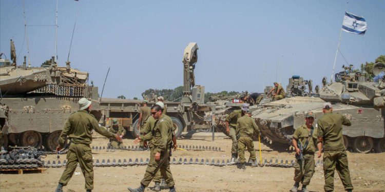 Israel acumula tropas para preparar una operación terrestre en Gaza