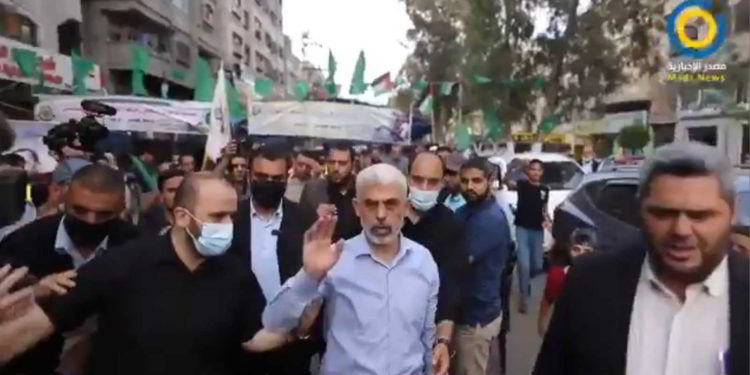 Jefe de Hamás en Gaza sale de su escondite por primera vez desde el alto el fuego