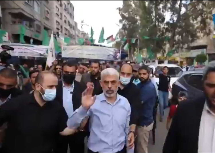 Jefe de Hamás en Gaza sale de su escondite por primera vez desde el alto el fuego