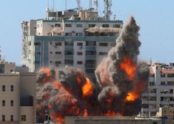 Associated Press exige pruebas de Israel sobre la actividad de Hamás en la torre destruida en Gaza