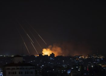 Israel ataca posiciones de Hamás en respuesta al terrorismo incendiario de Gaza