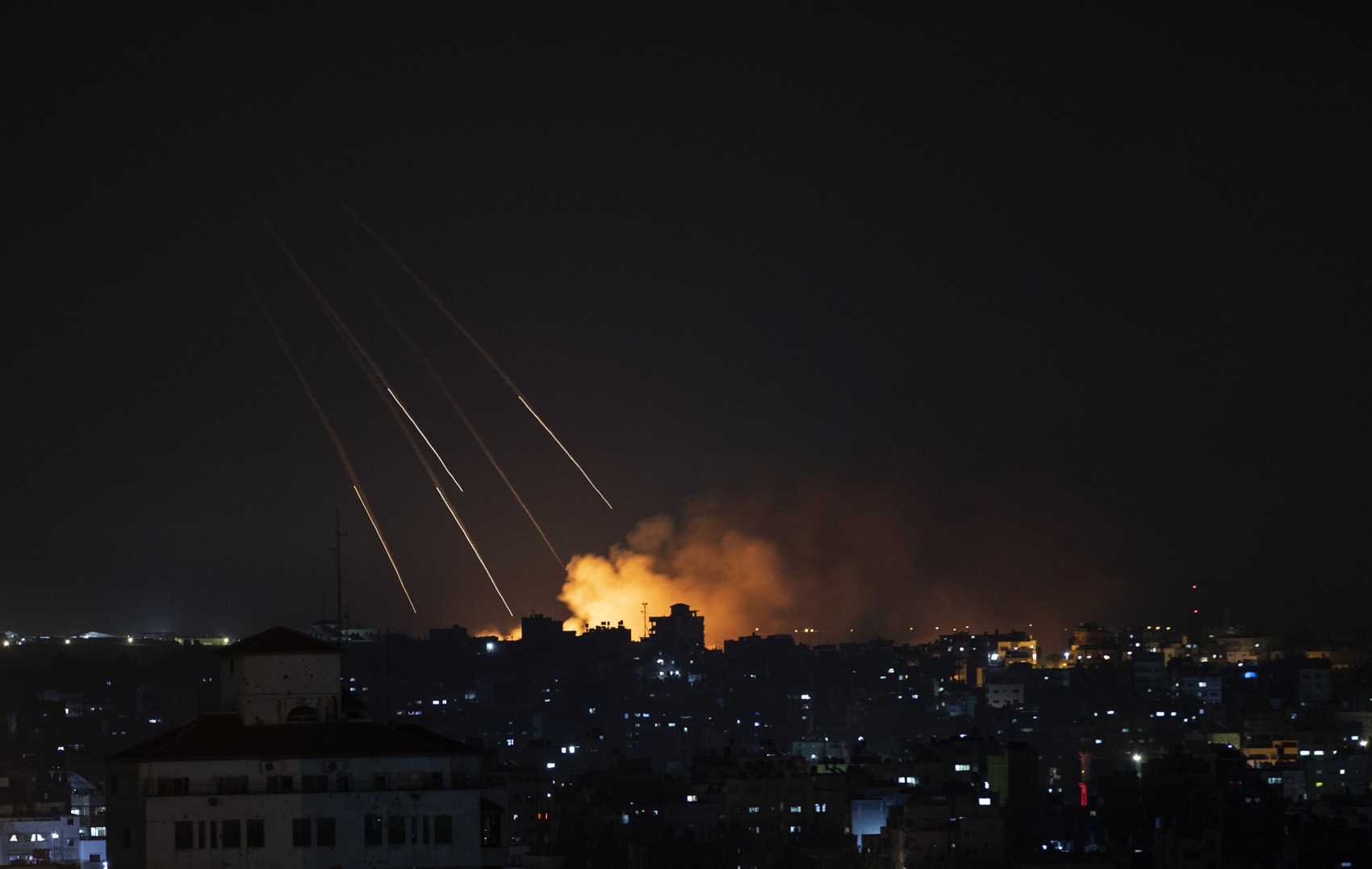 Israel ataca posiciones de Hamás en respuesta al terrorismo incendiario