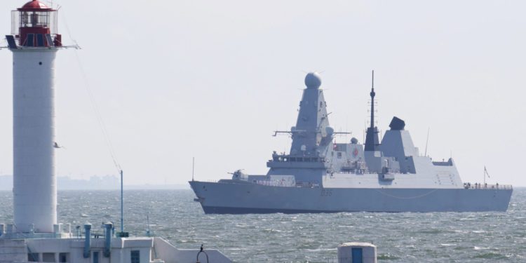 Rusia advierte a Gran Bretaña: Bombardearemos sus barcos la próxima vez