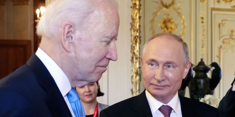 Reunión en Ginebra: Putin devoró a Biden con todo y zapatos