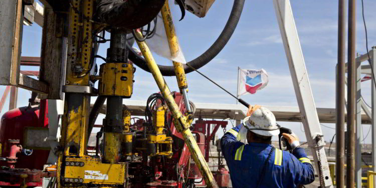Washington renueva exención de Chevron para operar en Venezuela