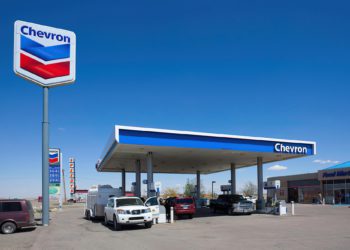 Chevron no reducirá su negocio de petróleo y gas en favor de energías renovables