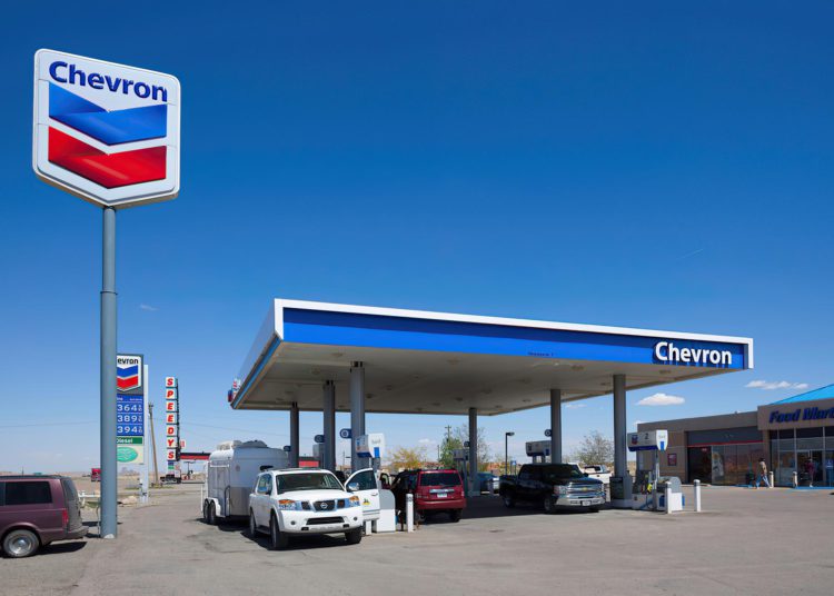 Chevron no reducirá su negocio de petróleo y gas en favor de energías renovables