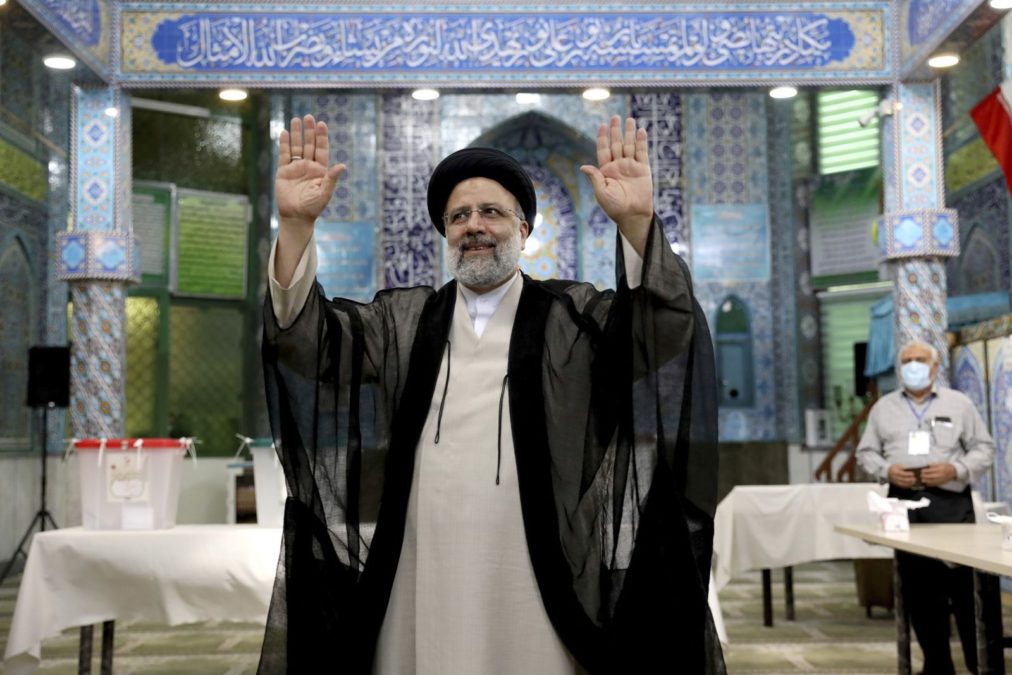 Israel: La UE legitima el terrorismo iraní al enviar un diplomático a la toma de mando de Raisi