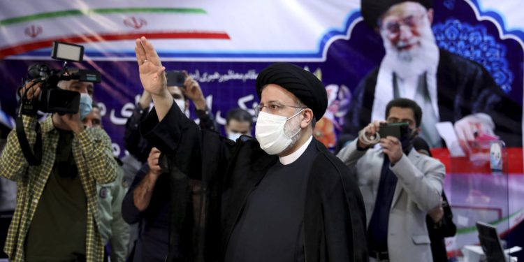 ¿Quién es Ebrahim Raisi, el favorito en la carrera presidencial de Irán?