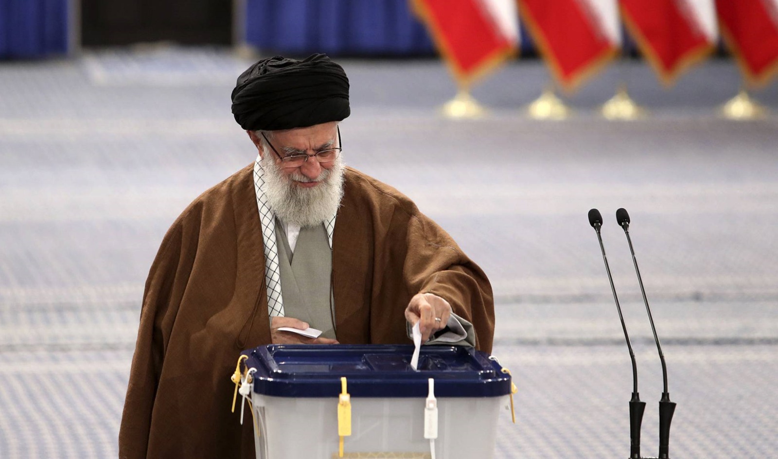 Jamenei se dispone a intensificar el control sobre las votaciones en Irán