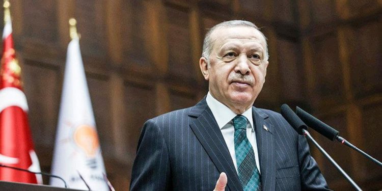 Erdogan advierte que Turquía podría atacar un campo de refugiados en Irak