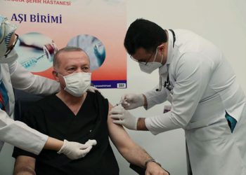 Erdogan de Turquía afirma que recibió tres dosis de vacuna contra el COVID