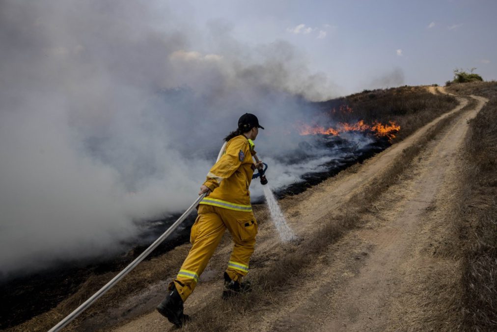 Globos incendiarios lanzados desde Gaza provocan 8 incendios en Israel