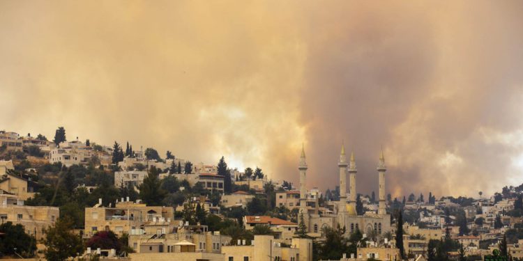Incendios en Jerusalén: autoridades sospechan de terrorismo incendiario