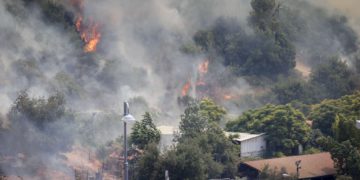 Incendio que amenaza a Tzur Hadassah, cerca de Jerusalén