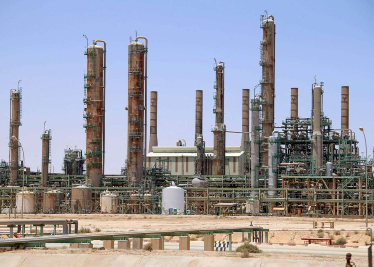 Ventas de petróleo de Libia cayeron un 36% en abril debido a la caída de la producción