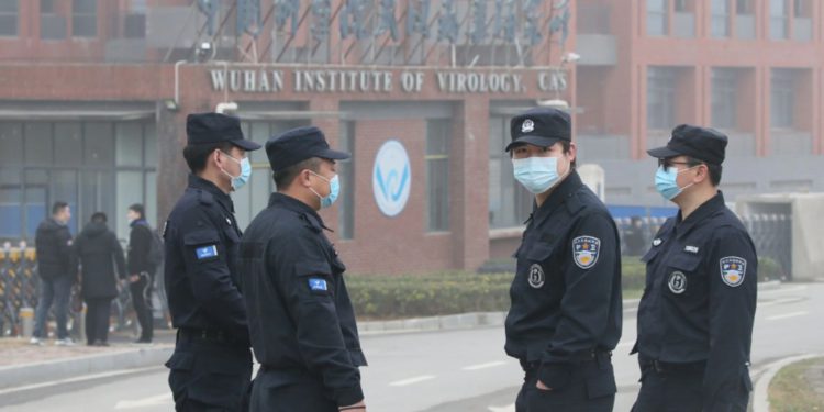 Origen del COVID: China califica de “absurda” la teoría de la fuga del laboratorio de Wuhan