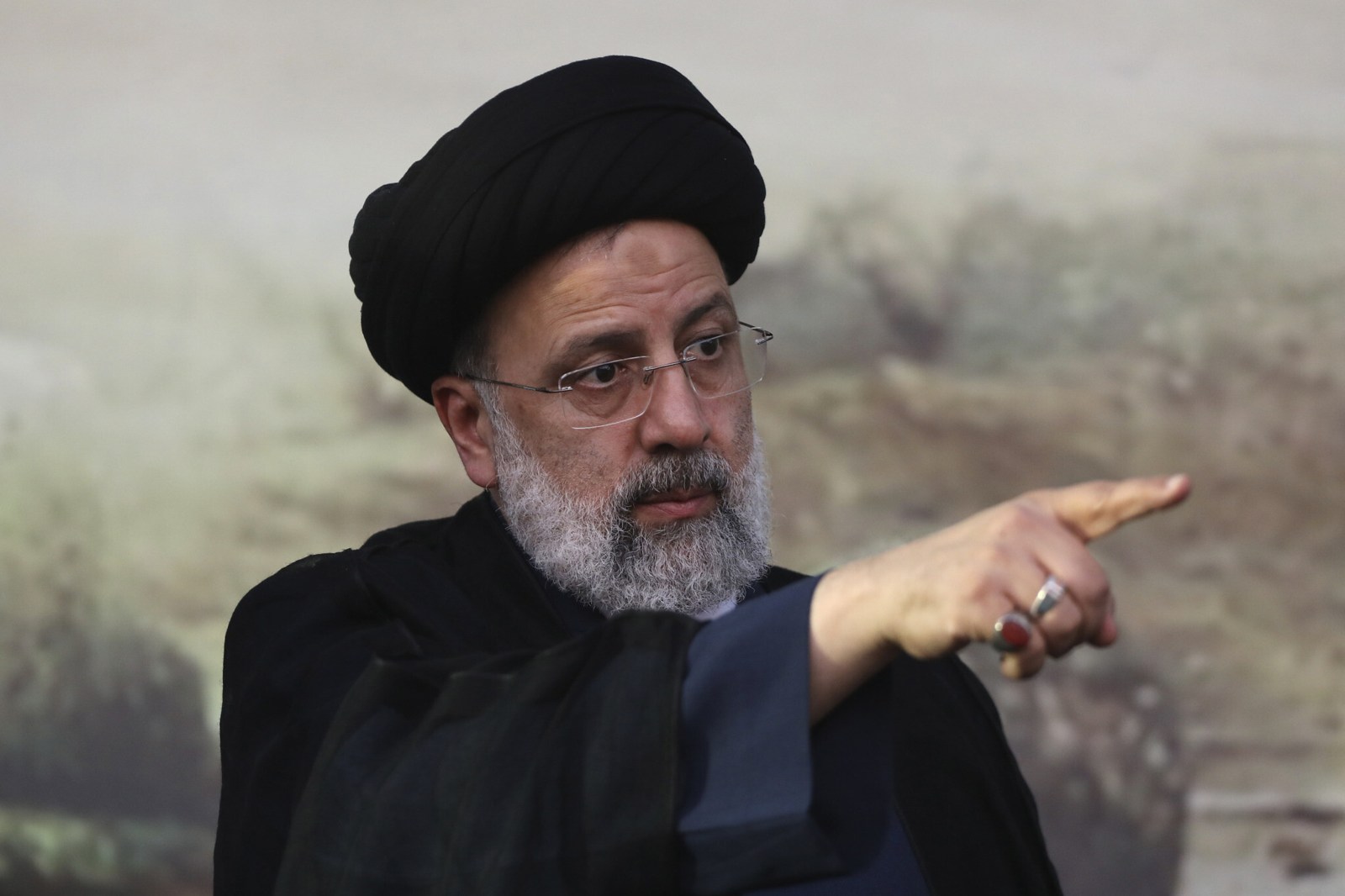 Irán no reanudará conversaciones nucleares hasta que Raisi asuma el poder