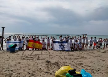 Israel y España se unen para limpiar las playas del Mar Mediterráneo