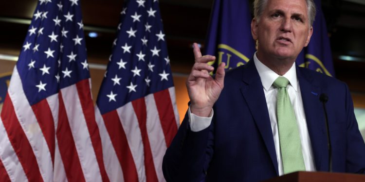 McCarthy insta al GOP a castigar a China por mentir sobre el virus: Biden no lo hará
