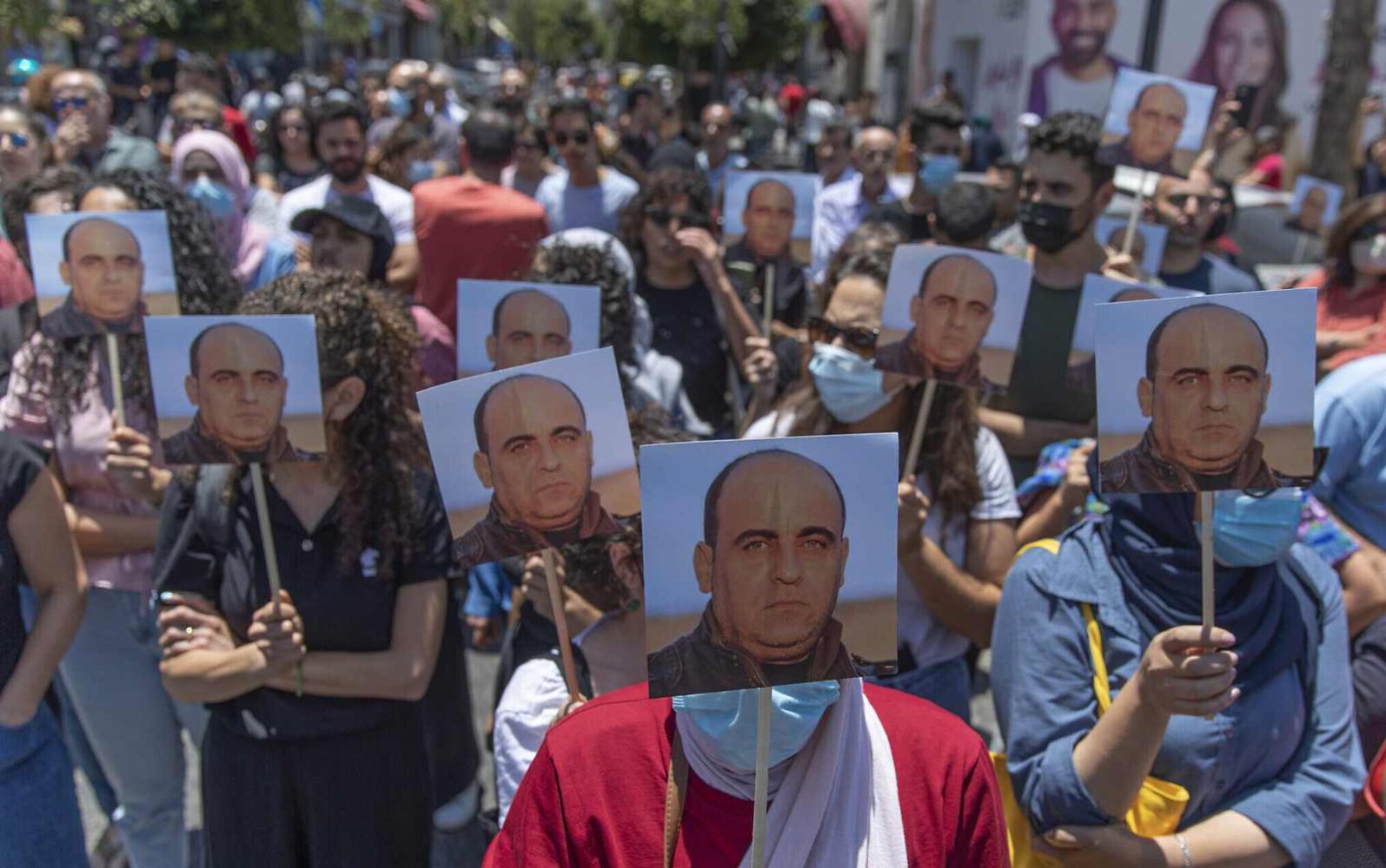 Miles protestan contra Abbas durante funeral de crítico de la Autoridad Palestina