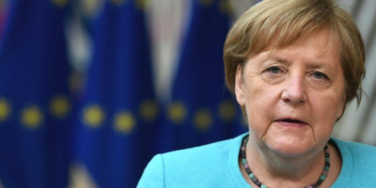 Líderes de la UE rechazan propuesta de Merkel y Macron para realizar una cumbre con Putin