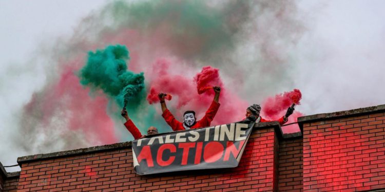 Activistas palestinos radicales “asaltan y ocupan” la fábrica de defensa israelí en Inglaterra