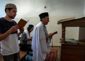Ucrania honra a dos sectas con raíces judías como “pueblos indígenas”