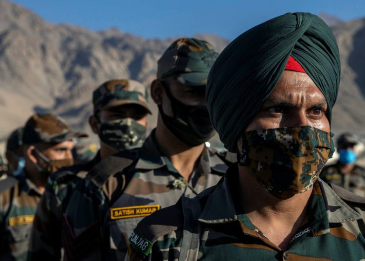 India despliega 50 mil tropas adicionales a la frontera con China