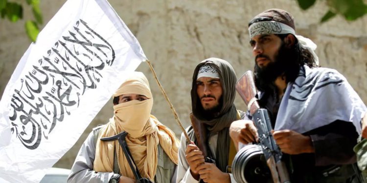 Los talibanes niegan haber cometido una masacre de civiles en las zonas capturadas