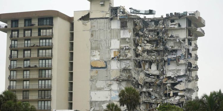 Derrumbe en Miami: Al menos 4 muertos y 159 desaparecidos