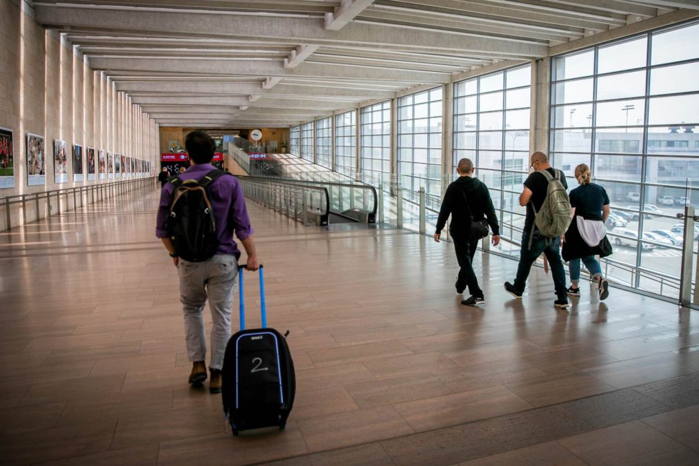 Turistas-Ben-Gurion-1013x675.jpg