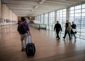Israel retrasa la entrada de turistas vacunados hasta agosto debido a rebrote de COVID