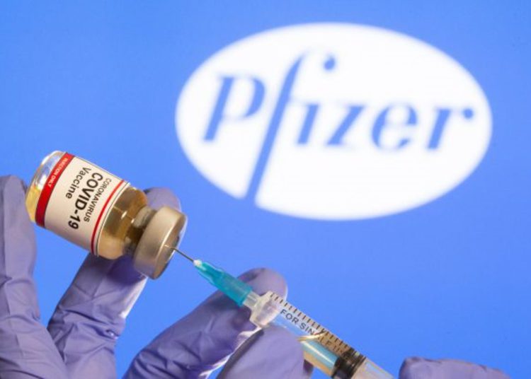 La vacuna de Pfizer contra el COVID es vinculada a casos de inflamación ocular