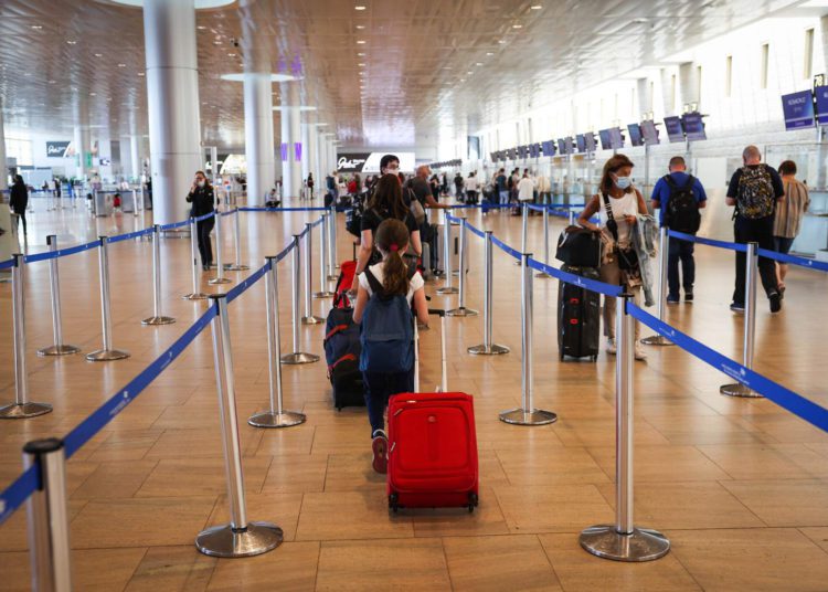 Israelíes que viajen al extranjero deben declarar que no irán a países de alto riesgo de COVID