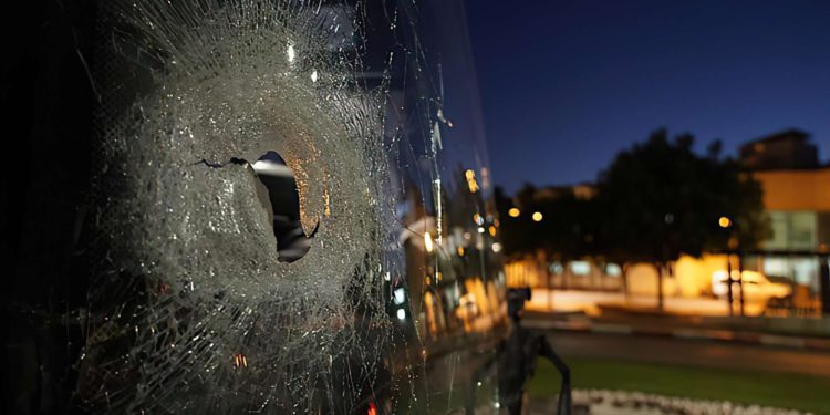 Palestinos atacan con piedras un autobús en Jerusalén