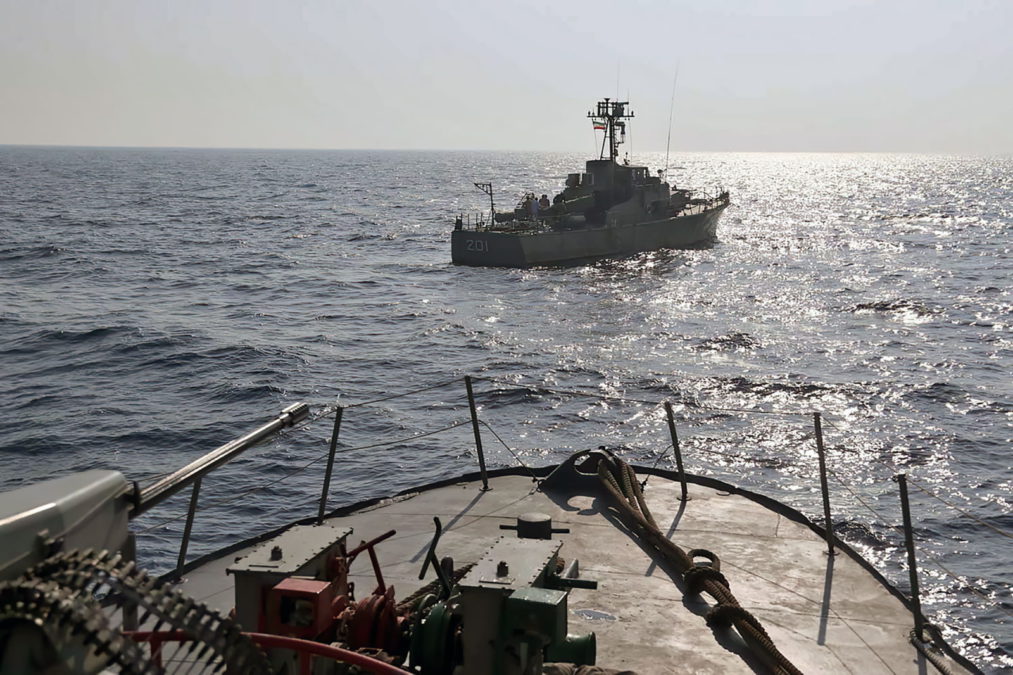 Buques iraníes que se dirigían a Venezuela cambian de rumbo