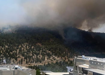 Gran incendio en colinas de Jerusalén amenaza a las ciudades cercanas